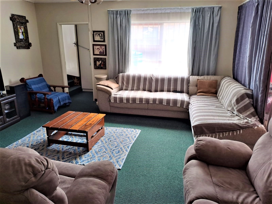 4 Bedroom Property for Sale in Wavecrest Eastern Cape
